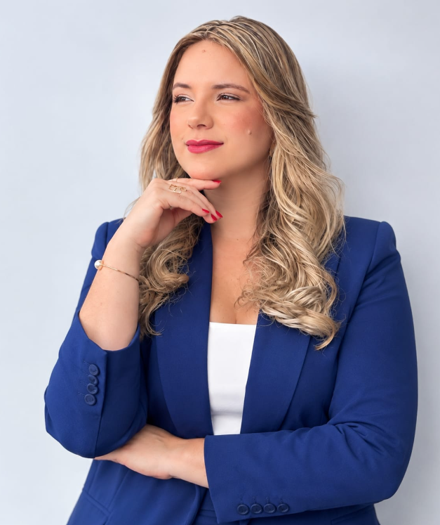 Retrato de Laryssa Souza com blazer azul